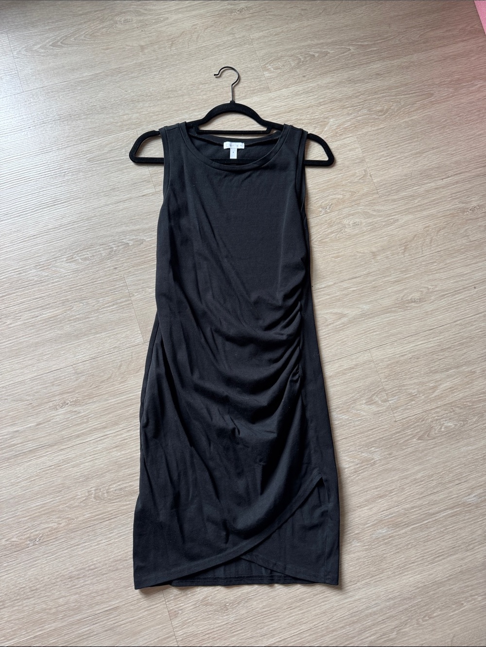Leith Black Sleeveless Ruched Midi Sheath Dress